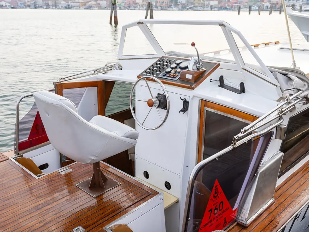 Scegli e noleggia il tuo motoscafo con conducente - Venice Water Link